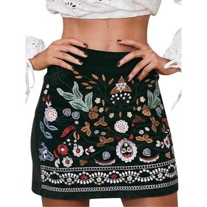 Embroidered mini skirt (S)